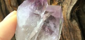 シャスタ山の紫色のエネルギー
